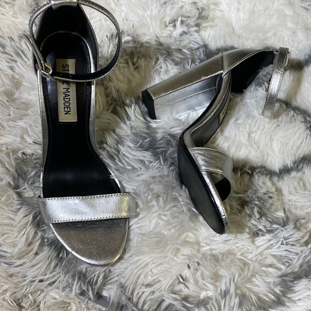 Steve Madden Sliver Heels